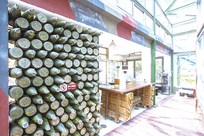 推動景點再活化,金門熱門景點「獅山砲陣地」旅服中心將試辦賣店標租。(縣府觀光處提供)