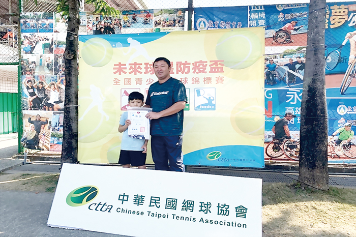 網球運動球員莊皓宇在10歲級男子單打獲得第三名。(網球運動委員會提供)