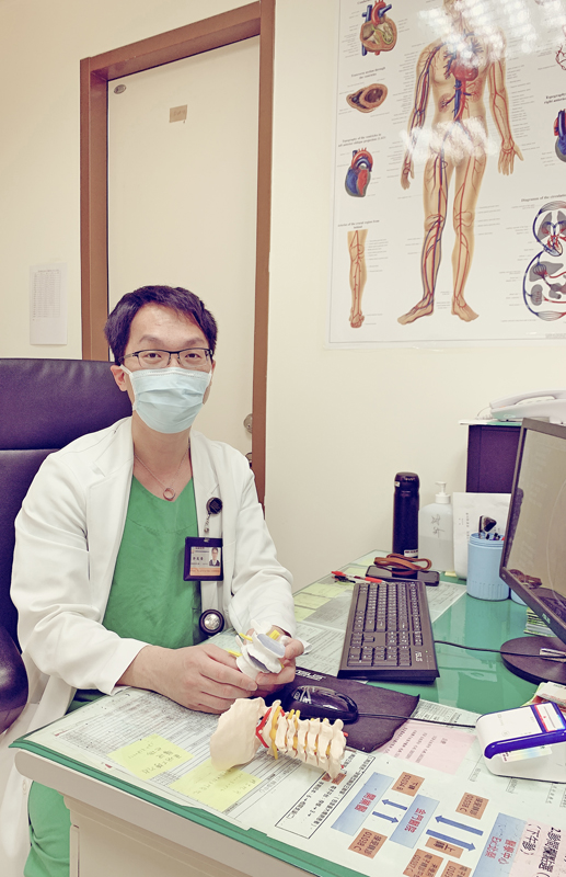 許孜榮醫師加入金門醫院醫療團隊，至今年2月共完成34例神經外科手術。（金門醫院提供）