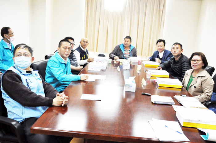 金門縣議會第七屆第十三次臨時會第二審查委員會會議於昨召開，由召集人楊永立（中）主持會議。（楊水詠攝）