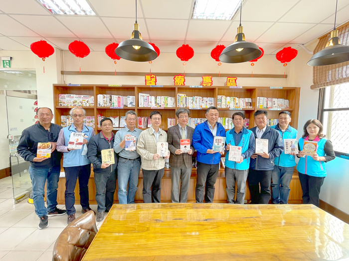 金湖圖書館內成立醫療圖書專區,並辦理醫療講座。(陳冠霖攝)