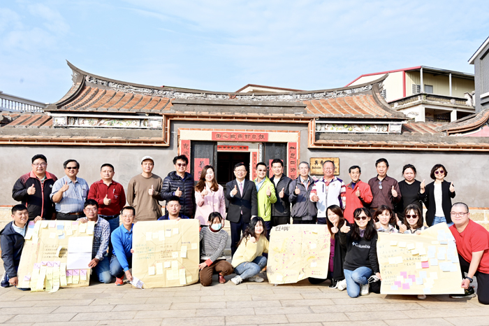 文化部到烈嶼鄉辦理地方創生在地知識會議，參與人員合影。（許加泰攝）