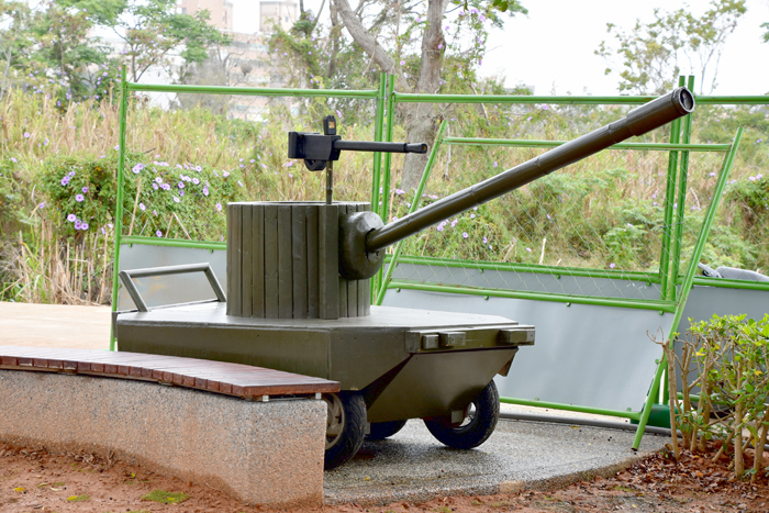 由林務所同仁製作的軍事車輛系列,也在共融式公園放了幾架。(詹宗翰攝)