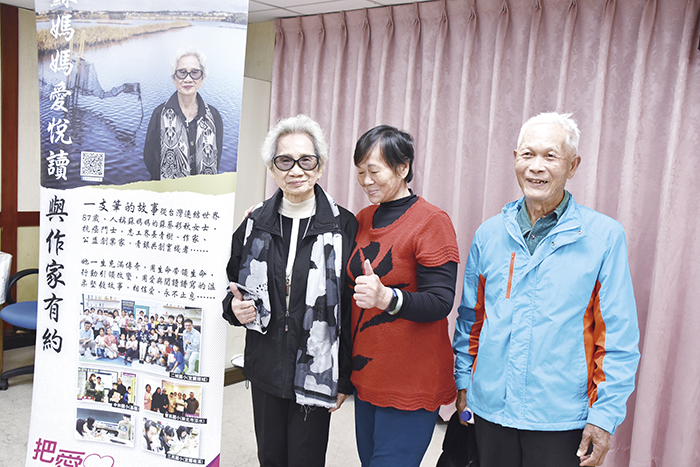 蘇蔡彩秋女士與金城樂齡學習中心的學員分享其人生觀,勉勵大家遇事不懼,凡事往好的想。(詹宗翰攝)