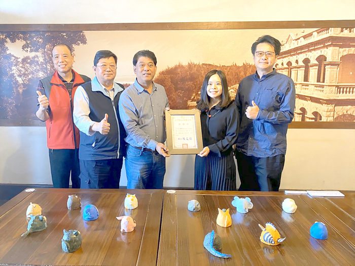 陳景蘭洋樓一百周年系列活動昨啟動,首推金門縣文化局駐縣藝術家陳韋竹生態陶藝展。(金湖鎮公所提供)
