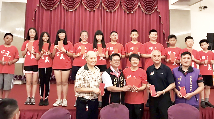環台期間受到旅台同鄉會的協助,台灣金門同鄉會總會理事長楊維居也召集各同鄉會辦理慶功宴,肯定述美學子們的表現。(圖由述美國小提供)