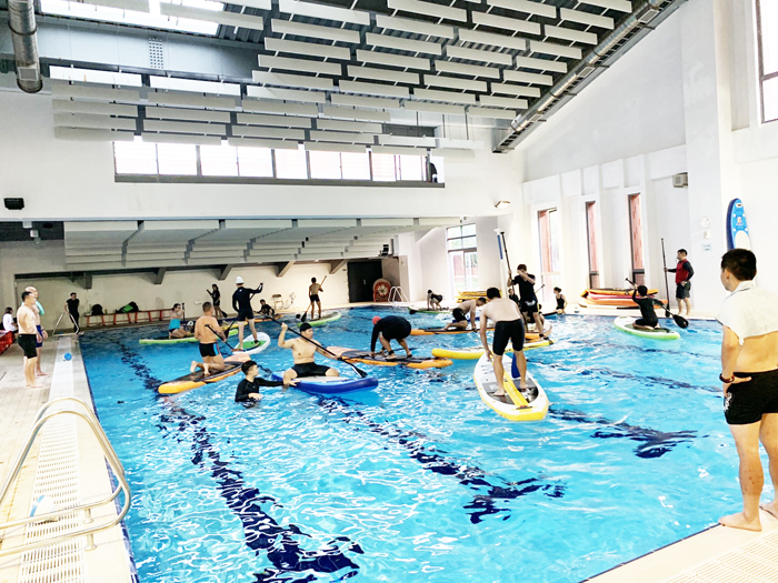 台體大休閒運動研究所與金大運動與休閒學系進行交流圖為室內水上交流課程。(許加泰攝)
