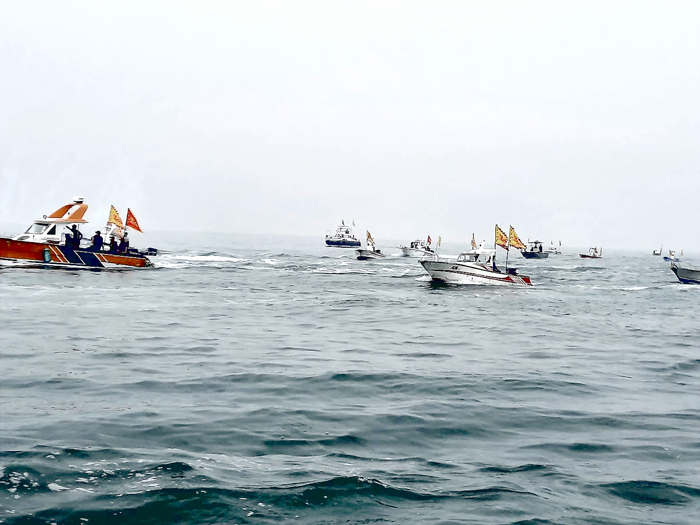 海巡媽祖的船隊繞巡金烈水道、烈嶼周遭水域,圓滿完成海上巡安。(許加泰攝)