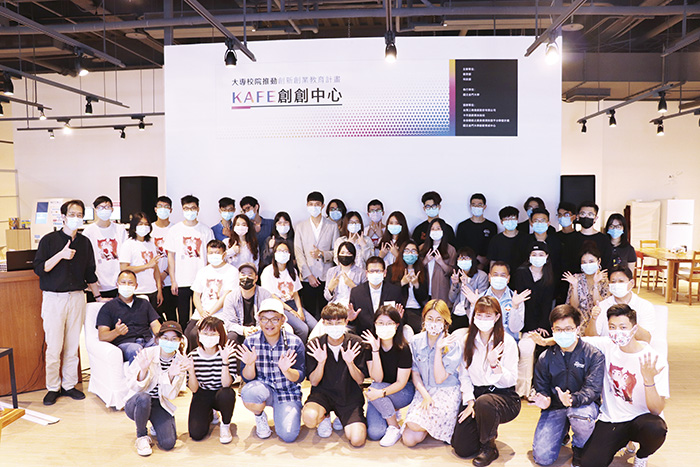K.Star第一屆星光幫開幕活動:參展者合影。(許加泰攝)