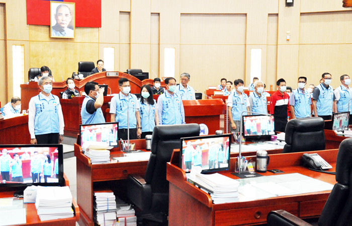 金門縣議長洪允典昨主持議會定期會警察局(上)及消防局(下)業務報告議程。(楊水詠攝)