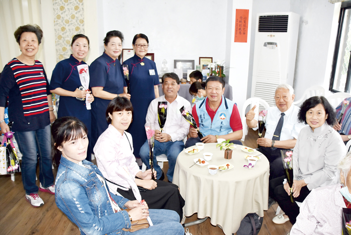 慈濟金門共修處在母親節辦「浴佛」活動。（陳冠霖攝）