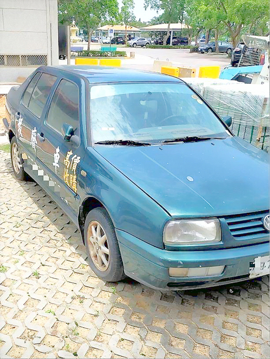 針對轄內廣告車輛長期佔用停車空間,金城警分局加強查報工作。 (金城分局提供)