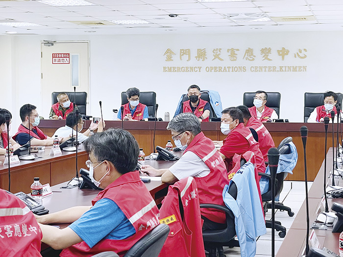 國內疫情嚴峻,金門縣政府昨日下午2時召開軍民緊急防疫會議。
(縣府提供)