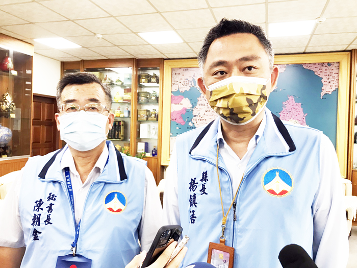18日起，外出強制全程戴口罩；往返台金的航班也將減班，自台返金者請做好自我健康監測。（縣政府提供）
