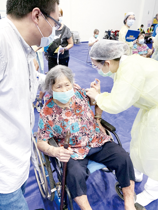 民眾施打疫苗情況。(縣府提供)
