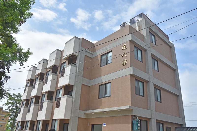 烈嶼國中男教師宿舍達人樓重建完成,預計8月1日正式啟用。(詹宗翰攝)