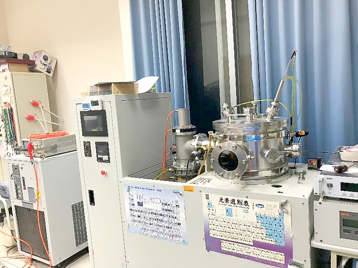 國立金門大學電子工程學系團隊研究奈米薄膜殺菌高端技術，圖為研究室設備。（金大提供）