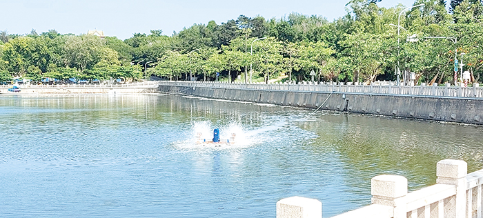 養工所在莒光湖加裝水車，促進湖內水體流動及含氧量。（養工所提供）
