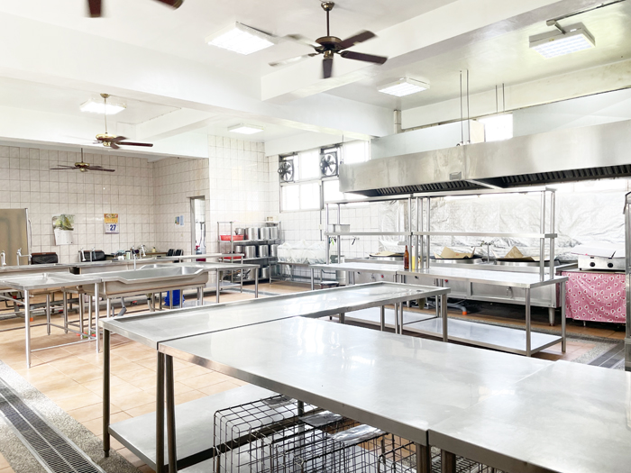 縣府申請新建學校中央廚房及成立食材聯合採購聯盟，期透過資源整合減輕學校行政負擔，提升學校午餐辦理效益。（教育處提供）