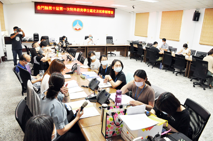金門縣政府教育處長羅德水昨主持金門縣第十屆第一次特殊教育學生鑑定及就學輔導會會議。（楊水詠攝）