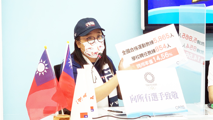 立委陳玉珍與李洋的父親李峻淯受邀在廣播節目中對談,她除了要求政府擴大對運動選手的平時照顧,也發函教育部,建議在金門金寧鄉設立以「李洋羽球訓練館」為主的體育運動園區。(立委陳玉珍國會辦公室提供)