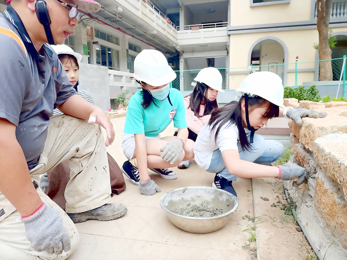 中正國小科展小隊研究讓廢棄物轉化成綠建材，讓資源獲得二度利用。（中正國小提供）