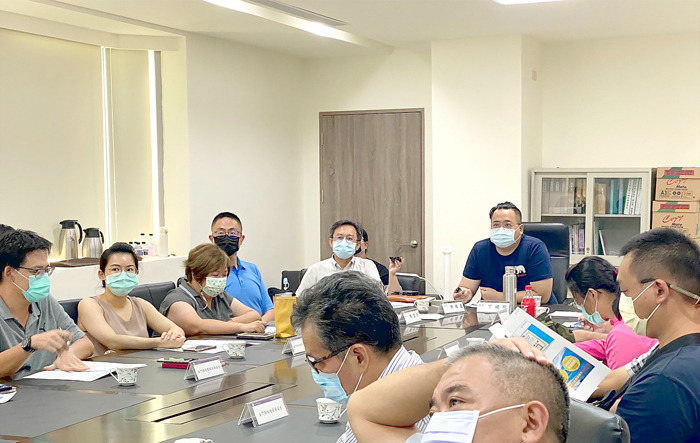 金門縣政府邀集相關觀光產業公協會座談，說明觀光產業職訓課程內容情形。（觀光處提供）