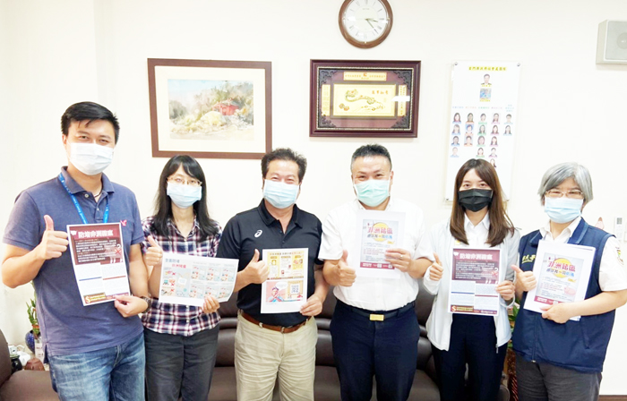 社會處處長董燊邀集移民署金門縣服務站進行防堵非洲豬瘟宣導及業務聯繫研議；縣府呼籲大家共同防堵非洲豬瘟疫情。
（縣府社會處提供）
