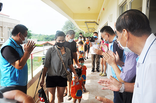 古城國小今日上午舉辦2歲幼幼班迎新活動，活動內容豐富，縣長楊鎮浯並親臨現場祝賀並嘉許學校於110學年度開設2歲幼幼班。(李增汪攝)