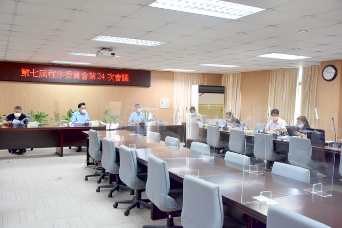 金門縣議會程序委員會第24次會議由議長洪允典主持，決議將從9月11日至15日召開第14次臨時會。（詹宗翰攝）