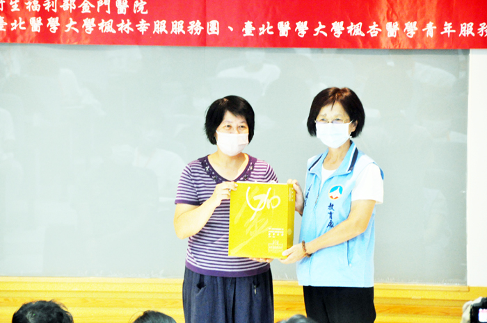 在金門縣政府的邀請下,臺北醫學大學楓杏醫學青年服務團於9月18日起,展開為期3天的「金門縣高中生物醫學研習營」,並在昨日下午圓滿結業。
(李增汪攝)