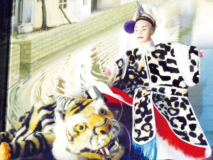 高雄「天宏園掌中劇團」，九月下旬將帶來傳統布袋戲《武松打虎》最精華的橋段四場戶外場演出，歡迎喜愛布袋戲鄉親屆時踴躍到場觀賞。（金門縣文化局提供）