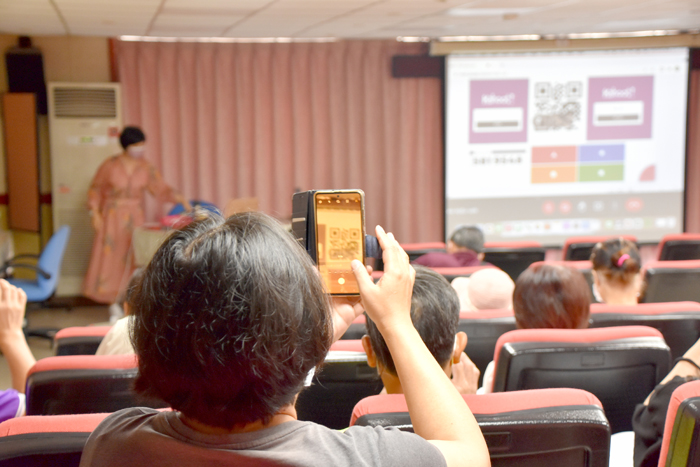 社會處辦理基礎社區財務課及特殊主題研習,讓參與研習的學員學習相關專業知識。(詹宗翰攝)