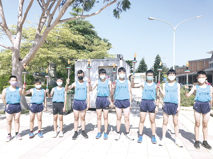 金門地區聖火隊由金寧中小學學生代表組成。（高凡淳攝）