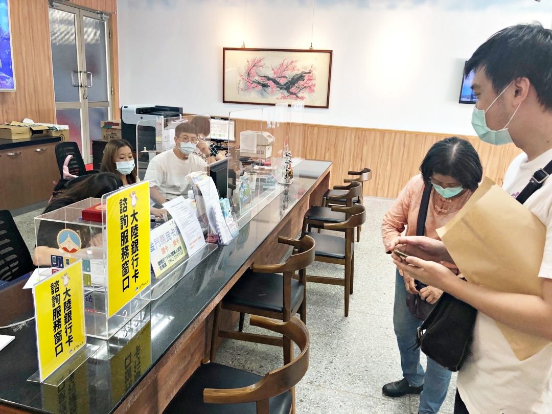 觀光處在縣府服務大廳設立諮詢服務窗口,目前正在測試連線中。(縣府提供)