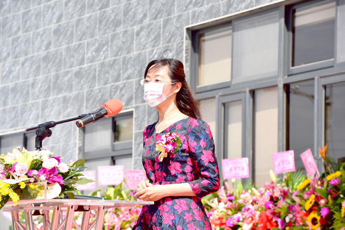 名城有線電視董事長許雪芳於喬遷儀式活動上致詞。(詹宗翰攝)
