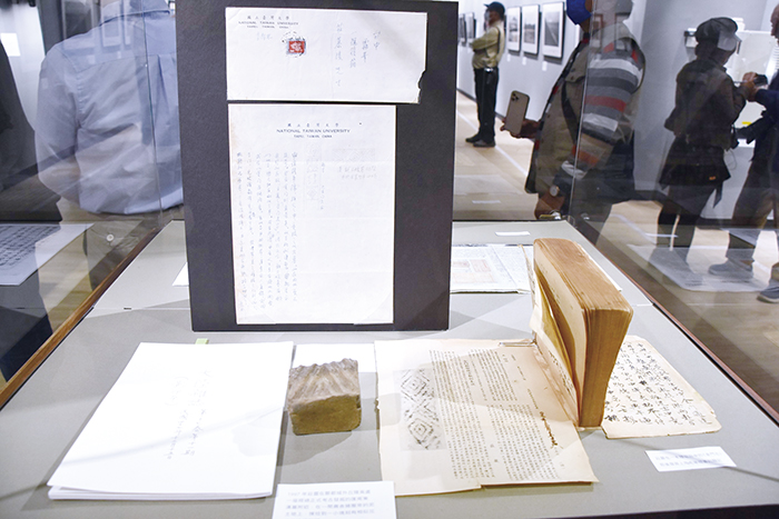 《醉影金門》主題攝影暨文件展，自10月23日至11月3日在金門縣文化局展出。（詹宗翰攝）