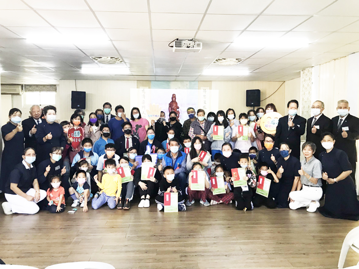 慈濟基金會在金門舉辦2021年新芽獎學金頒獎活動,金門新芽30位學子獲獎。
(慈濟金門共修處提供)