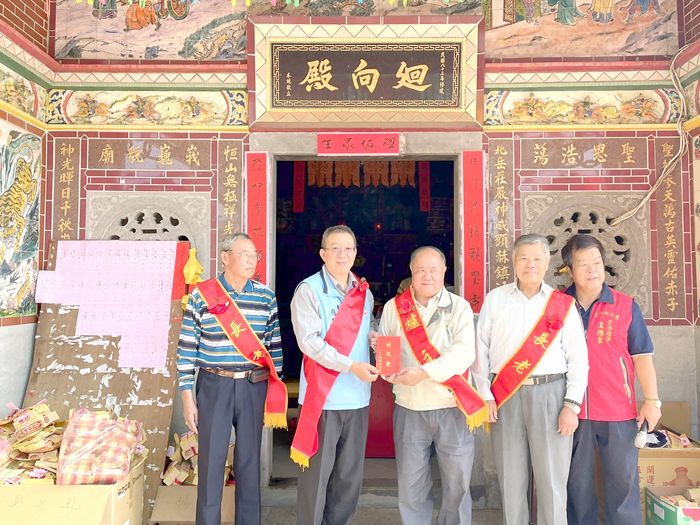慶賀北嶽大帝聖誕千秋，縣府參議張瑞心等均前往致意，祈求疫病蠲除、黎民安康。（廟方提供）