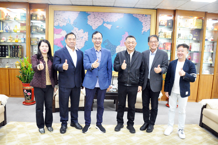 縣長楊鎮浯接待國民黨主席朱立倫並合影。（楊水詠攝）