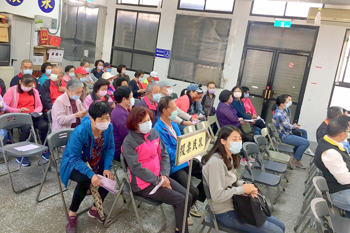 縣選委會舉辦全國性公投選務模擬演練。（金門縣選委會提供）