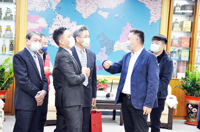 縣長接見「創新菁英老店」及「在地特色老店」得獎人。（楊水詠攝）