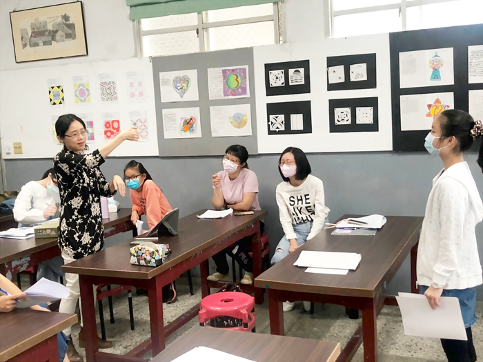 景美女中李佩蓉老師蒞金授課情形。（金沙國中提供）