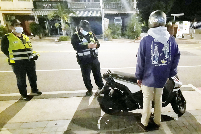 機車攔查。(交通隊提供)