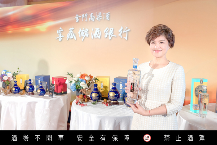媒體發表會上邀請知名財經節目主持人夏韻芬出席。(金酒公司提供)