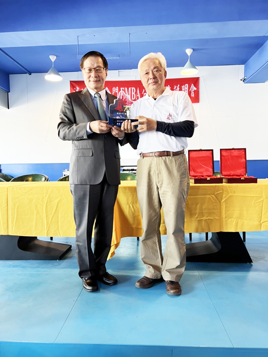 淡江大學校長葛煥昭(圖左)昨宣布淡大金門EMBA碩士在職專班,最快後年8月可開班。(李增汪攝)
