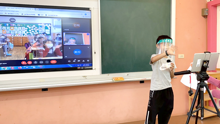 開瑄國小學生與韓國首爾浦二初等學校學生進行線上交流課程。(開瑄國小提供)