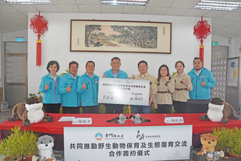 莊福文教基金會在野生動物保育經驗相當豐富,董事長賴振融(右四)期待藉由雙方的合作共創雙贏。(翁維智攝)