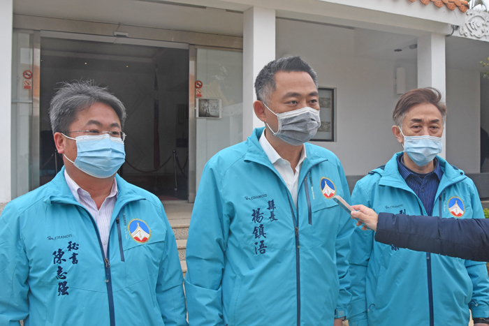 縣長楊鎮浯提醒後輩政治工作者效法經國先生「戮力為公、一心為民」的精神,勿忘從政初心。(翁維智攝)