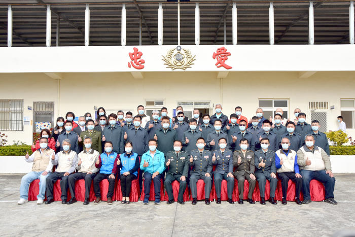 金門縣後備服務中心舉行111年後備軍人晉任暨幹部表揚，表揚典禮後合影。
（詹宗翰攝）